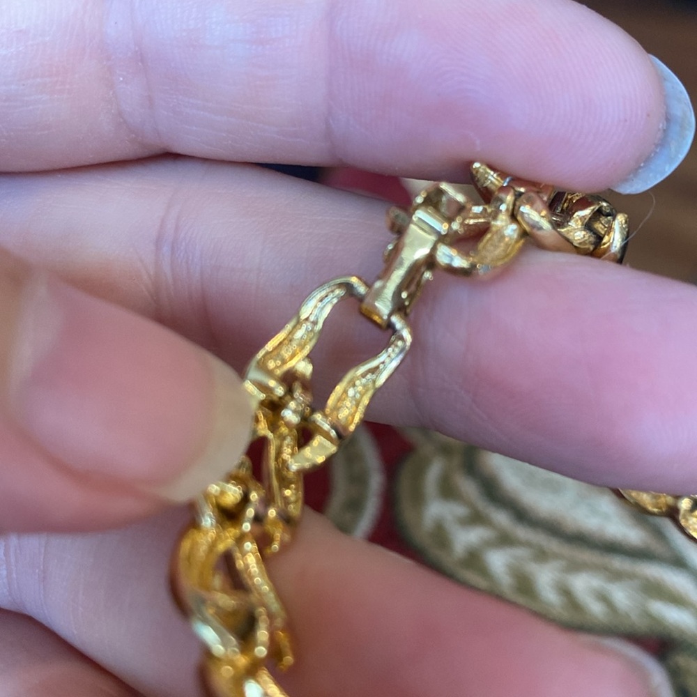 Cute necklace and vintage gold tone bracelet. (KK) - Picture 4 of 9